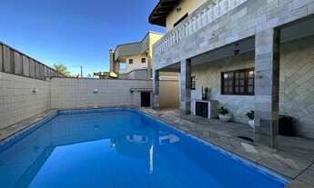 Imagem: Sobrado em condomínio com 8 quartos, 392