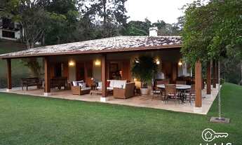 Imagem 5: Propriedade Apaixonante em Itaipava Cercada de Muito Verde