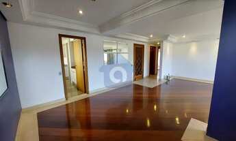 Imagem 3: Descubra a elegância e conforto desse 4 dormi. com 2 suítes em rua tranquila e arborizada!