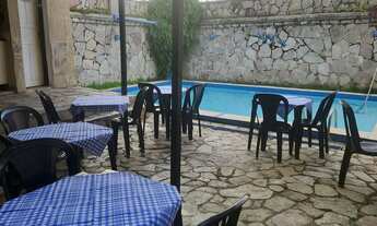 Imagem 2: Espaço para pequenos eventos no Janga com piscina e churrasqueira