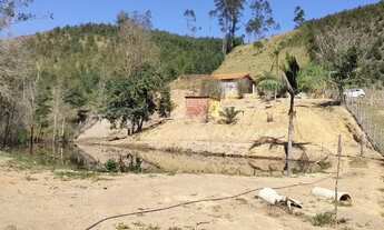 Imagem 6: Descubra um Paraíso Escondido em Nazaré Paulista - 12.000 m² com Lago, Mina d?Água e Natur