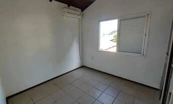 Imagem 6: Vende-se casa de 2 pavimentos com 5 quartos em ótima localização na Praia do Santinho