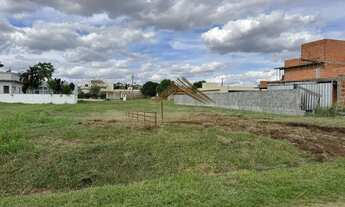 Imagem 7: Terreno no Ninho Verde 1, com 450 m² em rua sem saída, lote plano
