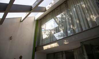 Imagem 6: Casa de arquiteto. Escritório no térreo e casa nos pisos superiores. 200m²