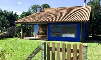 Imagem 2: PRAIA DO ROSA - CASA EM CONDOMÍNIO - 2 DORMITÓRIOS - TERRENO DE 550M2 - FRENTE LAGOA