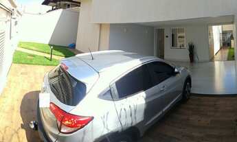 Imagem 2: Casa Térrea para venda possui 275m² construído, 665m² de terreno e 3 suítes