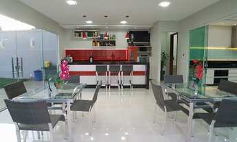 Imagem 4: Casa com Alto padrão de construção, com acabamento no blindex