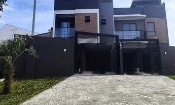 Imagem 3: Sobrado para venda possui 125 metros quadrados com 3 quartos em Uberaba - Curitiba - PR