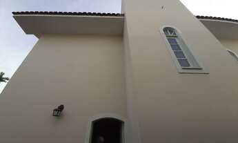 Imagem 2: Casa super bem conservada de 4 dormitórios com suíte e 4 vagas de garagem capoeiras em Flo