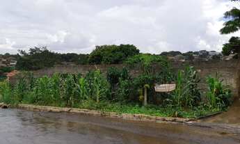 Imagem 2: Lote de Esquina murado muro alto escorrido para frente com 492,89 metros sendo 17 metros d