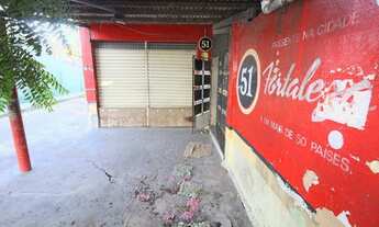 Imagem 2: IMPERDÍVEL! Casa residencial e comercial, com ponto comercial, 3 quartos, wc social, quint