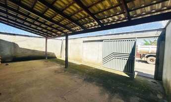 Imagem 4: Casa ? grande., sozinha no lote..