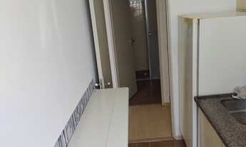 Imagem 7: Kitnet 35 m2. Garagem privativa, port 24 horas, andar alto, laminado, armários