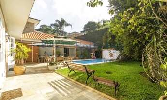 Imagem 2: Casa com paisagismo próxima à Praça Vinicius de Moraes