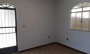 Imagem 3: Casa bem localizado no Bairro Água Limpa