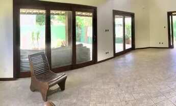 Imagem 3: Casa de condomínio para venda tem 320 metros quadrados com 5 quartos