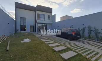 Imagem: Casa à venda, 2 quartos, 2 suítes, 8 vagas