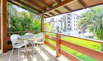 Imagem 2: Casa com 04 dormitórios 02 suítes no bairro Abraão, em Florianópolis/SC