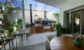 Imagem 6: Unica projeto modernista! terreá com uma área de jardim e gourmet de tirar o folego