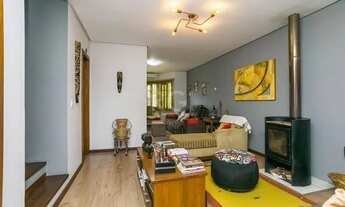 Imagem 4: Casa de 147m² - 3 dormitórios, 1 suíte, churrasqueira, pátio com piscina e 3 vagas de gara