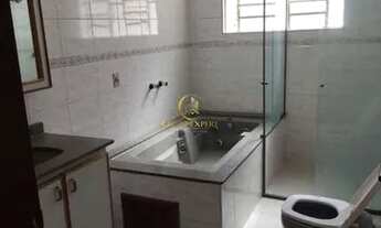 Imagem 6: Sobrado para aluguel e venda tem 322 metros quadrados com 4 quartos