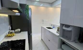 Imagem 7: Apartamento super luxuoso com 3 quartos, varanda, piso porcelanato, móveis planejados, ele