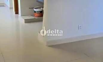 Imagem 4: Apartamento com 4 quartos sendo 1 suíte disponível para venda no bairro Centro em Uberlând