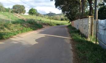 Imagem 2: Terreno com casinha simples