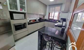 Imagem 4: Casa para venda tem 147 metros quadrados com 3 quartos em Santa Amélia - Belo Horizonte