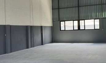 Imagem: Belo galpão com 450m² de AT, novo, com