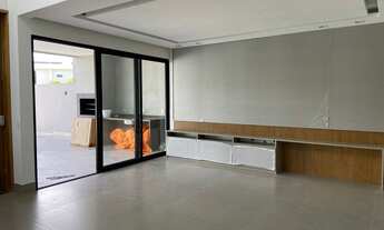 Imagem 6: Casa em condomínio para venda tem 271 metros quadrados com 4 quartos