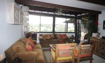 Imagem 2: Casa de condomínio para venda tem 170 metros quadrados com 5 quartos