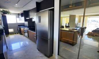 Imagem 2: 2 dormitórios, sala ampla com uma varanda ampliada já com vidro grande na sacada