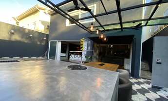 Imagem 3: Casa a venda em Alphaville com área de lazer e espaço gourmet completo