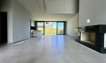 Imagem 4: Elegance Imóveis: Elegante sobrado em condomínio fechado em Xangri-lá