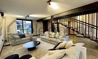 Imagem: Elegance Imóveis Elegante sobrado com