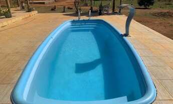 Imagem 2: Chácara Condomínio Sítios Camargo, 2100m², 1Q, Área Gourmet, Piscina Aquec, Aragoiania