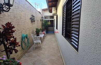 Imagem 4: Garagem coberta para 04 carros