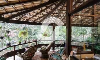 Imagem: Casa duplex em condomínio com 251m², varanda