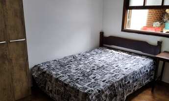 Imagem: Quarto disponível mulher