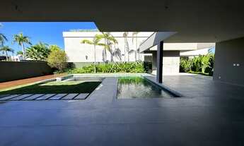 Imagem 4: Casa para venda tem 933 metros quadrados com 5 quartos