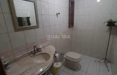 Imagem 4: Casa residencial de 4 dormitórios, sendo 1 suíte com closet e hidro no bairro Glória