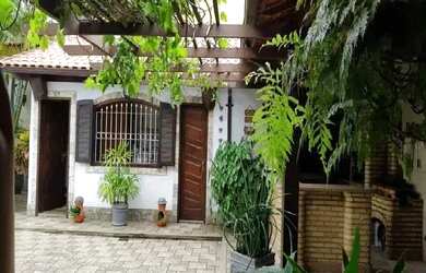 Imagem 7: Casa para Venda em Nova Iguaçu, CENTRO, 3 dormitórios, 1 suíte, 2 banheiros, 2 vagas