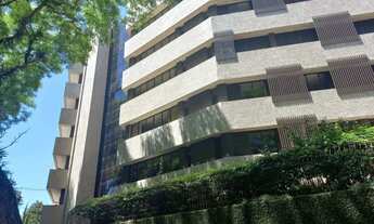 Imagem 5: Amplo Apartamento no Cabral - Um por Andar - R$3.500.000,00