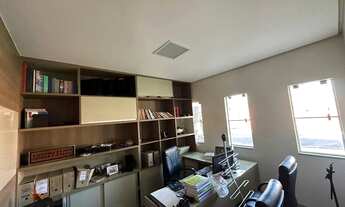 Imagem 7: Sobrado para venda possui 409 metros quadrados com 5 quartos em Jardins Atenas - Goiânia