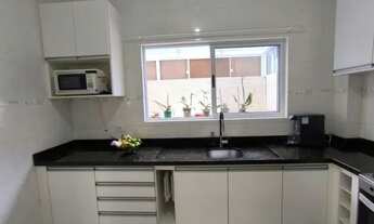 Imagem 3: Sobrado estilo Triplex semi-mobiliado com 150m2 em condomínio fechado com ótima localizaçã