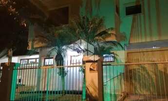 Imagem: Casa a venda com 3 Dormitórios sendo 2