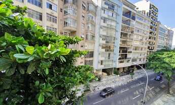 Imagem: 3 Quartos. 1 Vaga. Próximo à praia!