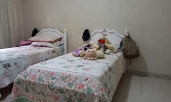 Imagem 2: Casa de condomínio para venda possui 222 metros quadrados com 4 quartos