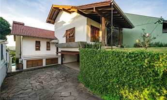 Imagem 2: Um destaque para essa casa, linhas modernas, integração e espaços amplos, criando uma atmo